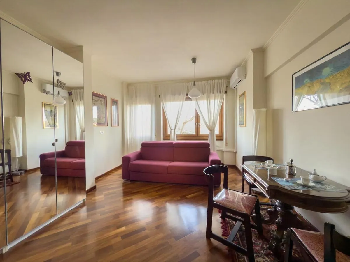 Elegant Studio, 20 Mins From Termini Station Apartment